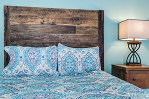 3 bedrooms, free WiFi, bed sheets - The Hummingbird House - (Silverton)