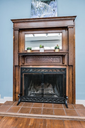 Interior - The Hummingbird House - (Silverton)
