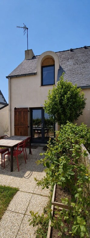 Outdoor dining - Idéal Vacances, vue Mer, Accès Direct à la Plage (Gâvres)