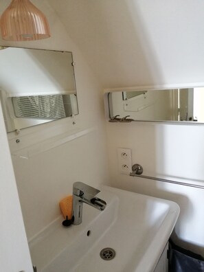 Shower, towels - Idéal Vacances, vue Mer, Accès Direct à la Plage (Gâvres)