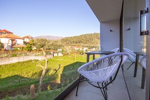 Outdoor dining - Amonde Village - Casa L - Quality, Comfort and Nature (Amonde)