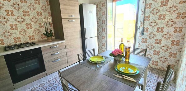 Dining - ✿ Villetta Flowers ✿ Punta Prosciutto, LECCE! (Punta Prosciutto)