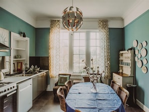 Dishwasher, cookware/dishes/utensils