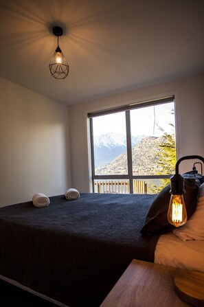 2 quartos, ferros/tábuas de passar roupa, Wi-Fi, roupa de cama