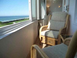 Interior - With spectacular sea views the flat is literally across the road from the Beach. (Hove)