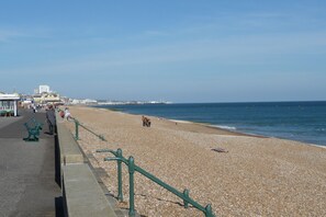 Beach nearby, beach towels - With spectacular sea views the flat is literally across the road from the Beach. (Hove)