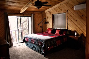 4 bedrooms, desk, travel cot, free WiFi