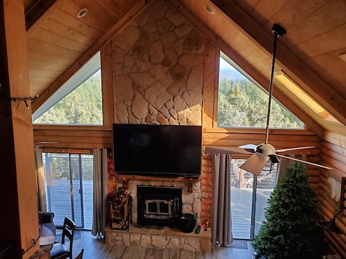 Stunning Views from 3 Level Home, Majestic Sunrise and Mountain Scapes