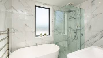 Apartemen, 3 kamar tidur | Kamar mandi | Shower, sabun, sampo, dan tisu toilet