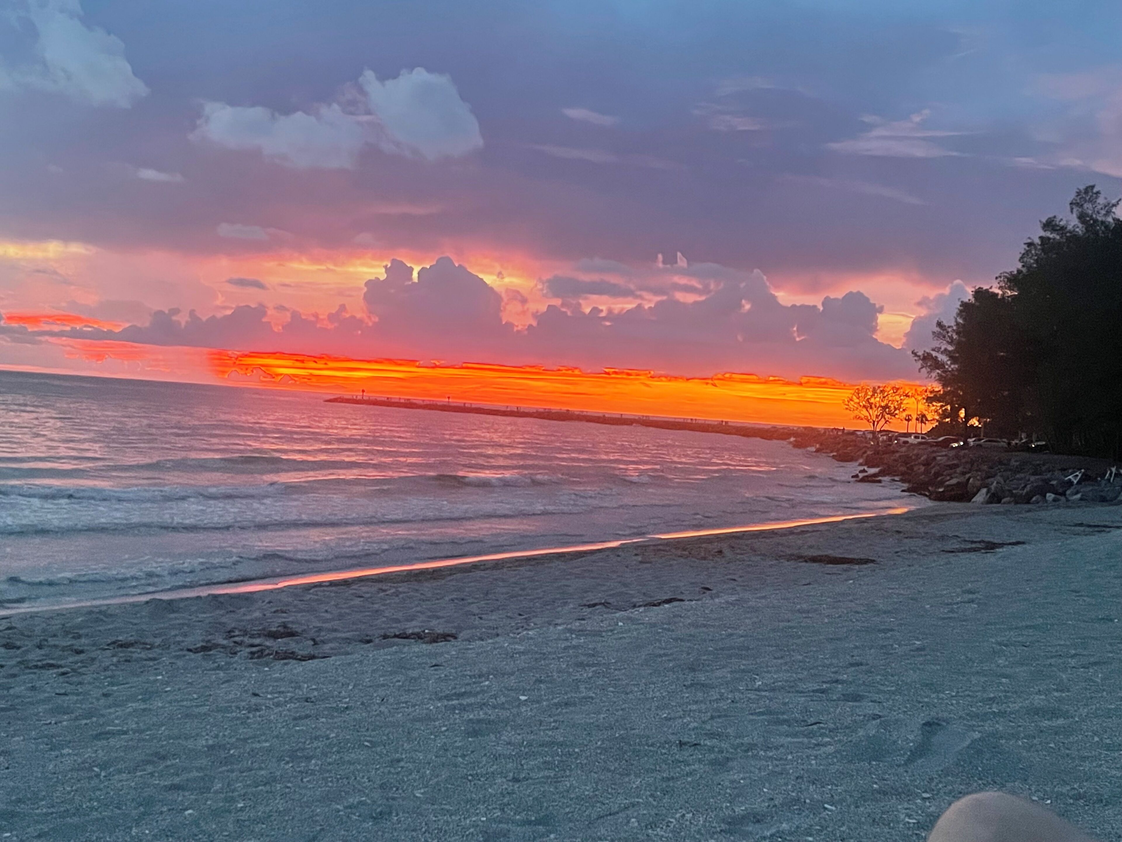 Beach nearby, sun loungers, beach towels