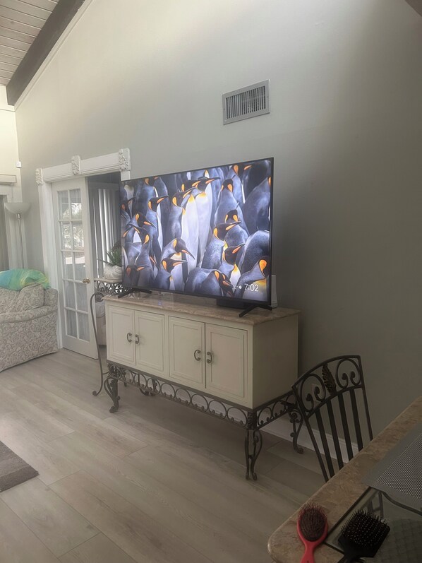 Interior - Best Pool On the Gulf , Great View, Steps to the Crow's Nest. L@@K - Avail 4/1 (Venice)