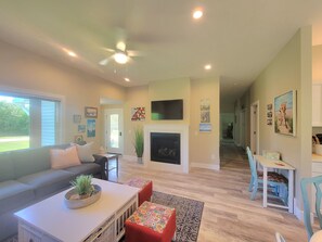 Smart TV, fireplace