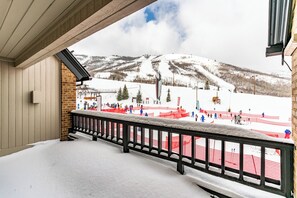 Property grounds - Ski in Ski out Private Condo With Balcony Overlooking the Lifts (Park City)