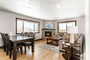 Smart TV, fireplace, DVD player, books - Village Loft 22 | Ski-In/Out | Ski View | Updated | Balcony | Kitchen | Fireplace (Park City)