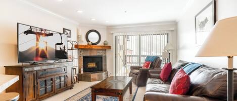 تلفزيون ذكي، مدفأة، مشغل دي في دي، كُتُب