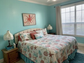 1 slaapkamer, een bureau, een strijkplank/strijkijzer, wifi