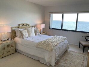 2 slaapkamers, een strijkplank/strijkijzer, reisbedje, gratis wifi