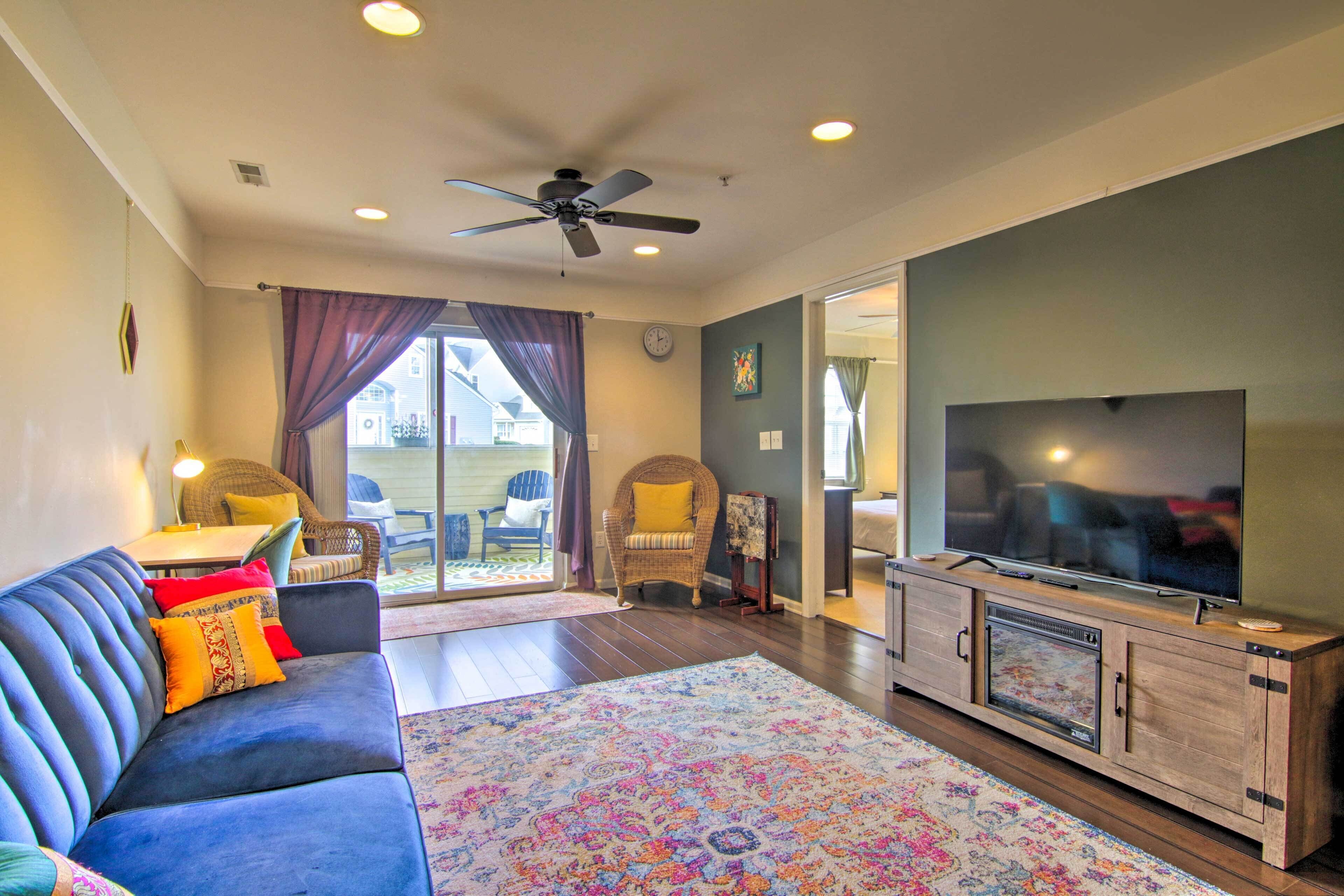 Lewes Beach Condo w/ Pool Access: 4 Mi to Coast