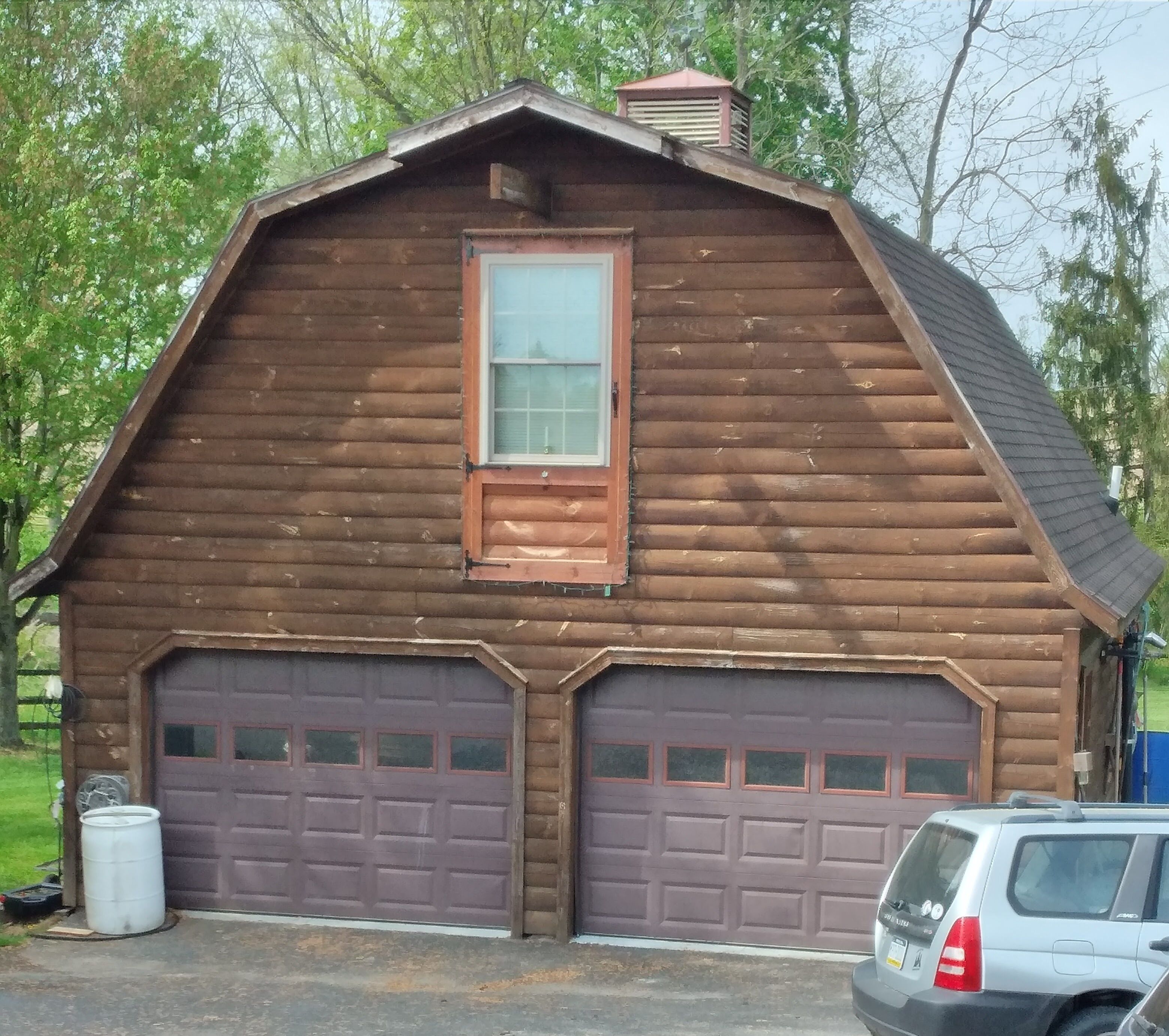 Log Cabin studio loft w/yard, firepit, woods, and stream! Many nearby ammenities