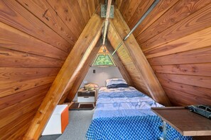 4 bedrooms, iron/ironing board, free WiFi, bed sheets - A character 1960 Scandinavian holiday home - great for families and pets. (Rotorua)