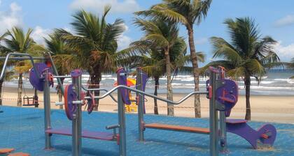 House for Season 3 blocks from the Beach 🏖️ ⛱️🌻