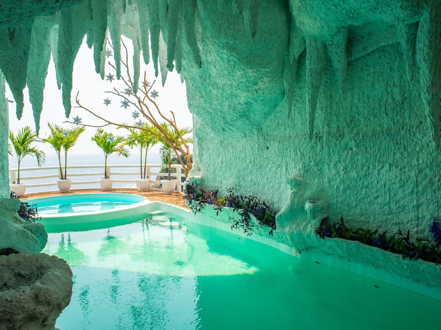 2 piscinas internas, 3 piscinas externas