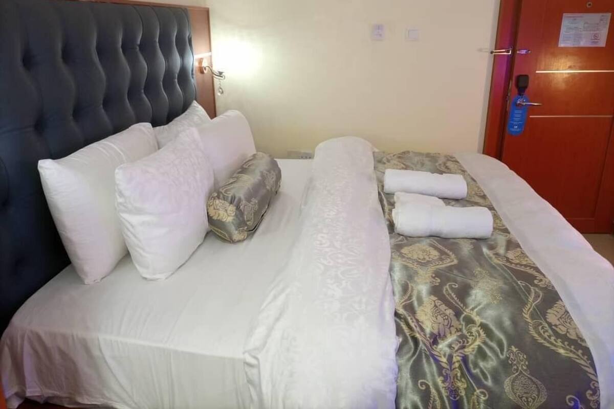 Premium bedding, down duvets, laptop workspace, free WiFi