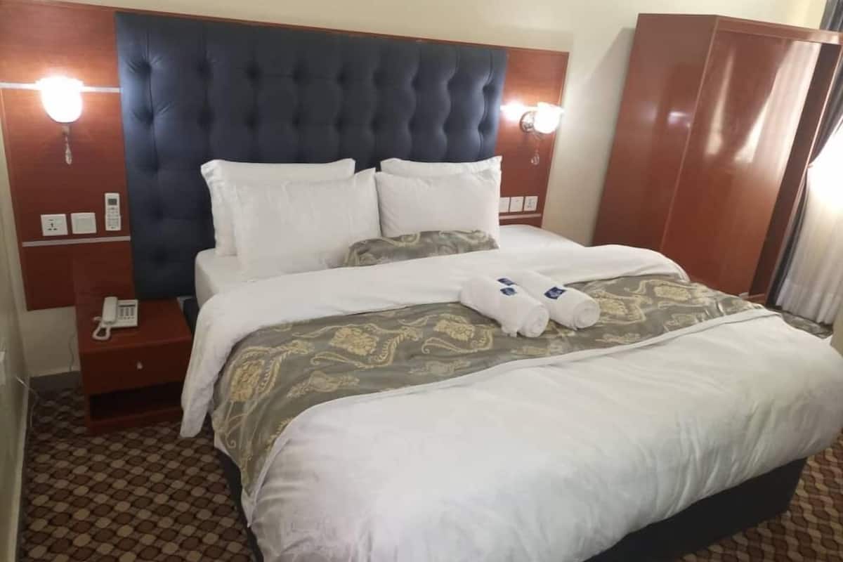 Suite familiar, 2 habitaciones, habitaciones conectadas, vista a la ciudad | Ropa de cama de alta calidad y edredón