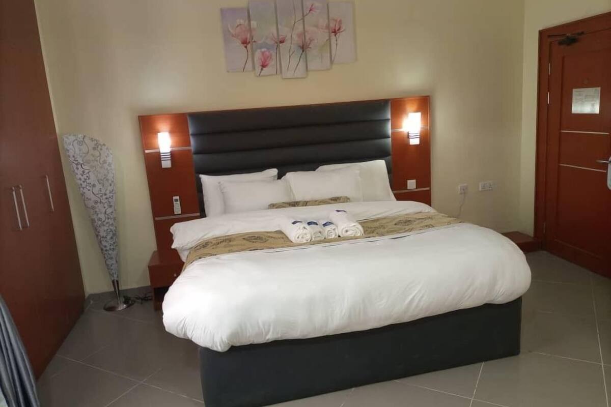 Habitación ejecutiva, 1 habitación, para no fumadores, refrigerador | Ropa de cama de alta calidad y edredón