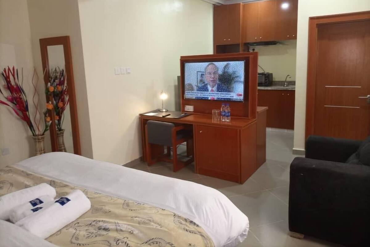 Premium bedding, down duvets, laptop workspace, free WiFi