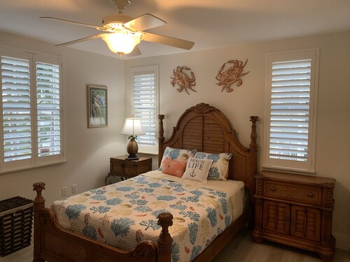 Bay Harbour Islamorada Oceanfront Views 3/2.5 UPDATED condo DOCK