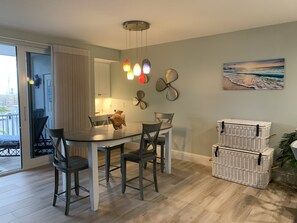 Dining - Bay Harbour Islamorada Oceanfront Views 3/2.5 UPDATED condo DOCK (Islamorada)