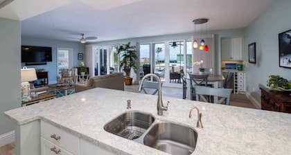 Bay Harbour Islamorada Oceanfront Views 3/2.5 UPDATED condo DOCK