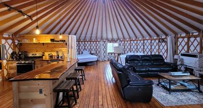 Private Luxury Yurt 20 Wooded Acres Pet-Friendly
