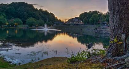 Banner Elk | Couples Ridge Escape | Pool + Lake