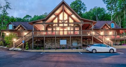 Banner Elk | Couples Ridge Escape | Pool + Lake