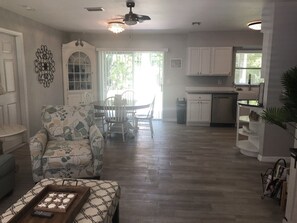 Smart TV, reproductor de DVD y libros 