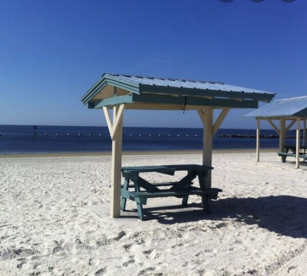 Beach nearby, sun-loungers, beach towels