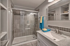 Shower, hair dryer, towels, soap - Keowee Key ~ Cozy Condo ~ Golf Course View - Amenities (Salem)