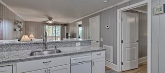 Keowee Key ~ Cozy Condo ~ Golf Course View - Amenities