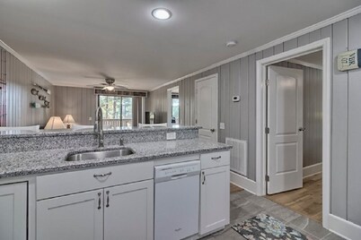 Keowee Key ~ Cozy Condo ~ Golf Course View - Amenities