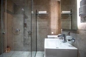 Shower, towels - Archontiko Contessina Angelika (Corfu)