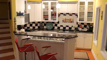 雪櫃、微波爐、爐具、洗碗機