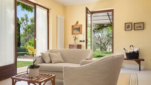 Living area - VILLA ROSMARINO - with a very huge garden (Lazise)