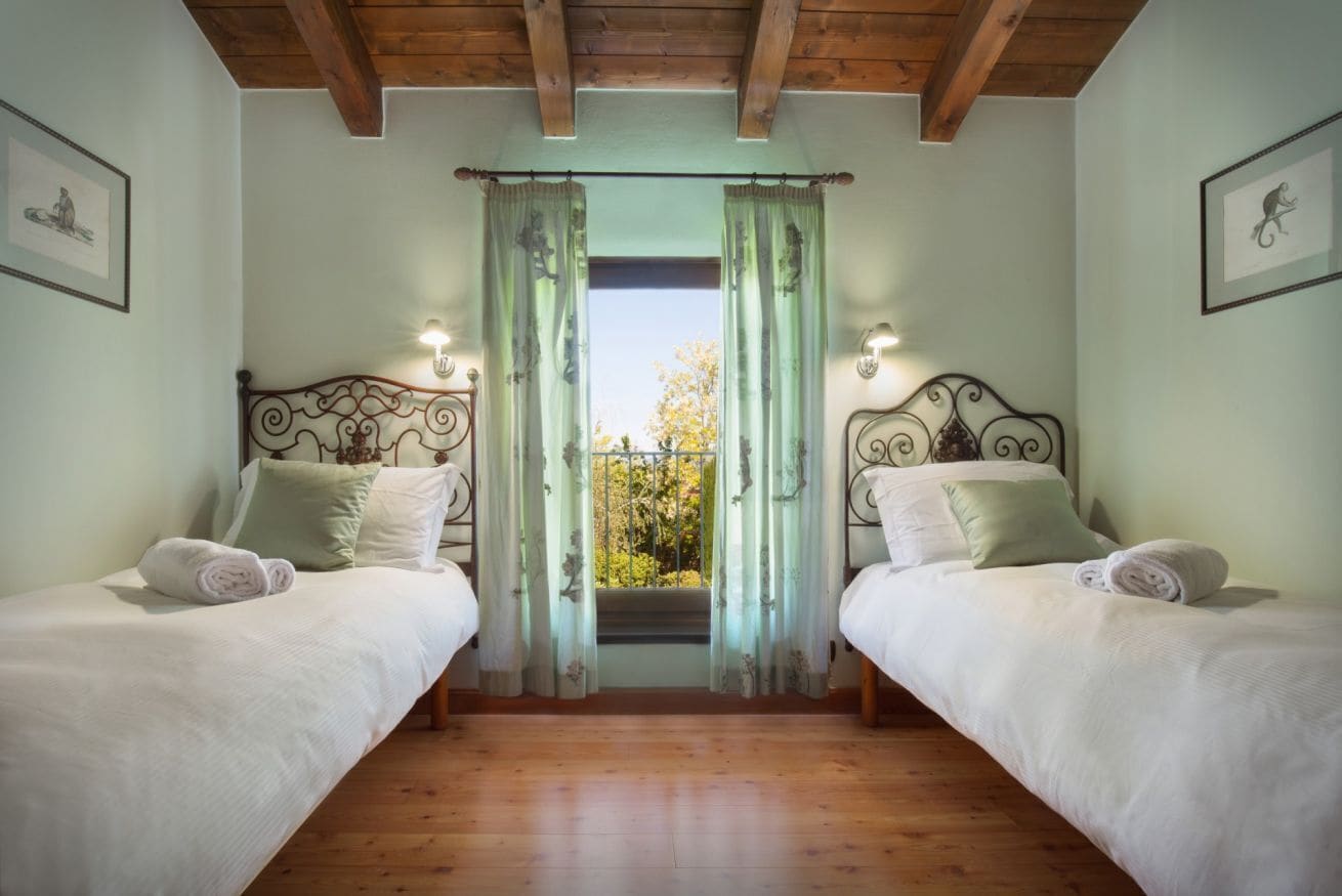 3 chambres, fer et planche à repasser, Wi-Fi, draps fournis