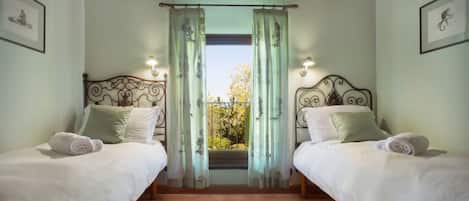 3 chambres, fer et planche Ă repasser, Wi-Fi, draps fournis