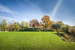 Property grounds - VILLA ROSMARINO - with a very huge garden (Lazise)