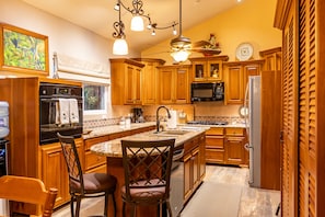 Fridge, microwave, oven, stovetop - Casa 1- 3 bedrooms, 2 baths, The 2000 sq. ft. Luxury Suite sleeps 6 (Corozal)