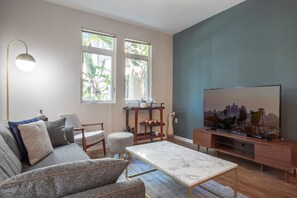 Fernseher, Stereoanlage