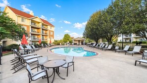 Piscine couverte, piscine extérieure
